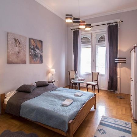 Belvarosi Vintage Apartman A Setaloutcan ミシュコルツ エクステリア 写真