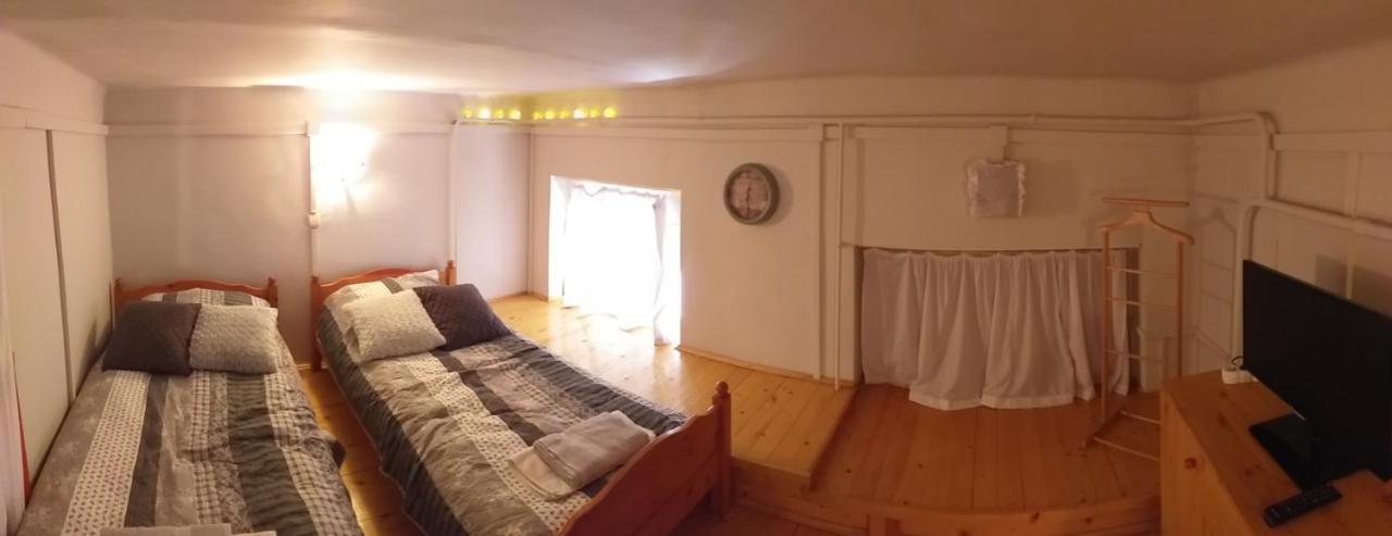 Belvarosi Vintage Apartman A Setaloutcan ミシュコルツ エクステリア 写真