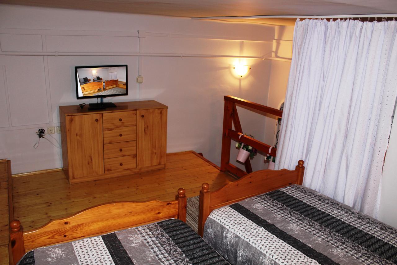 Belvarosi Vintage Apartman A Setaloutcan ミシュコルツ エクステリア 写真